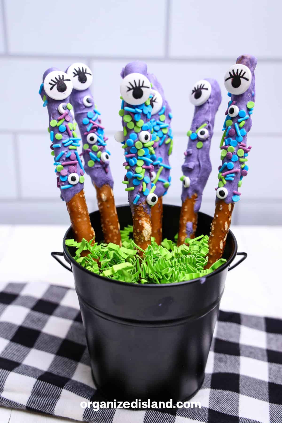 Super Easy Monster Pretzels Halloween Snack