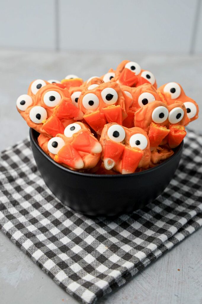 Vampire Halloween Pretzels