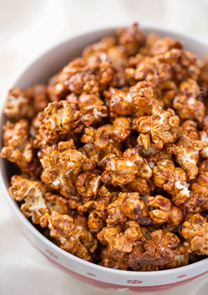 Easy Homemade Gingerbread Caramel Popcorn