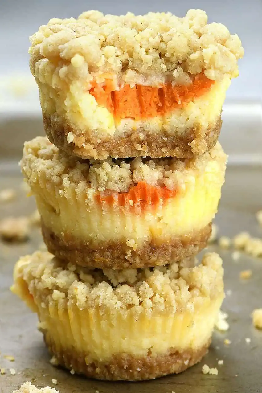 Mini Pumpkin Cheesecakes With Streusel Topping