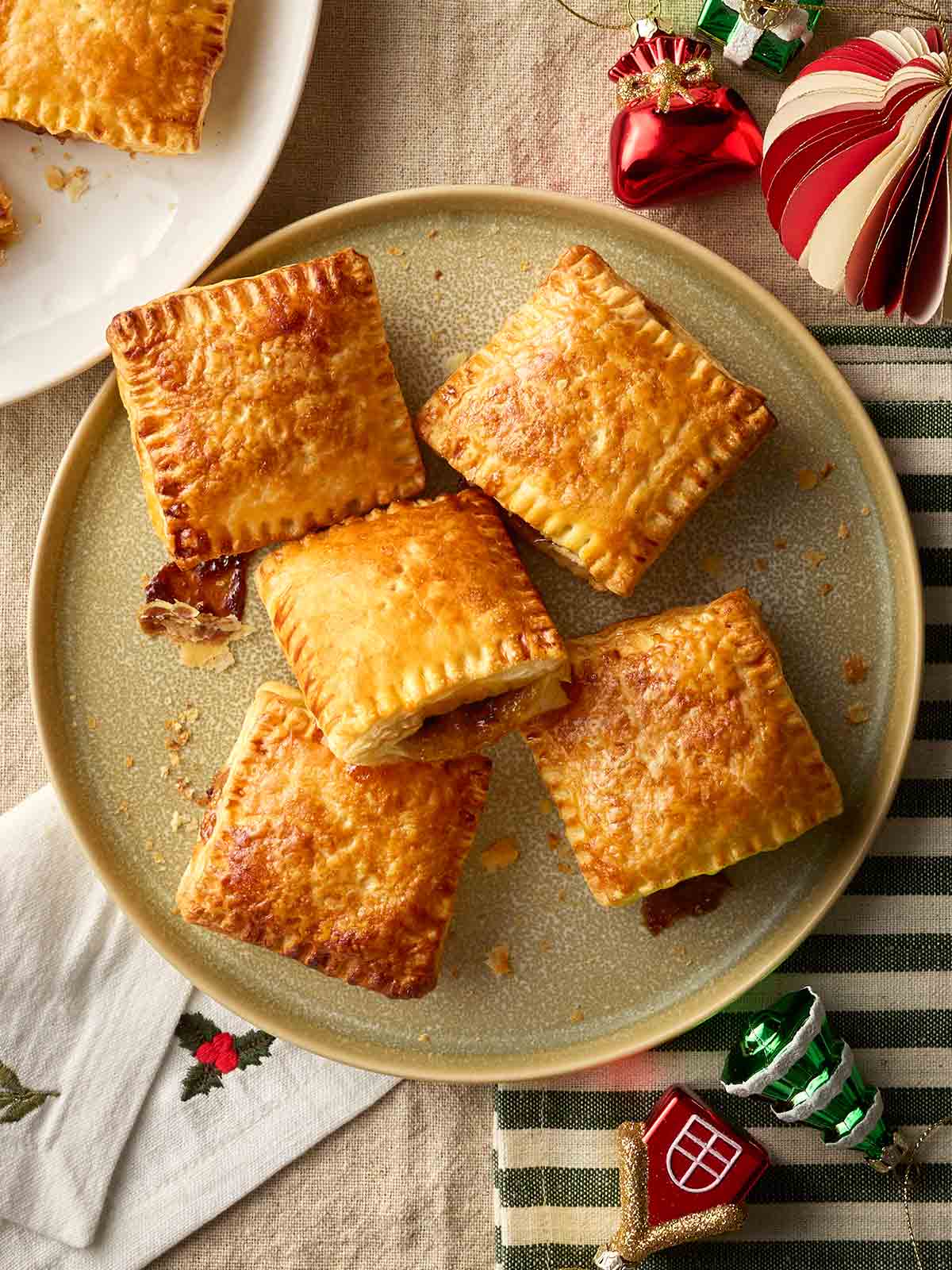 Puff Pastry Mince Pies {Just 4 Ingredients!}