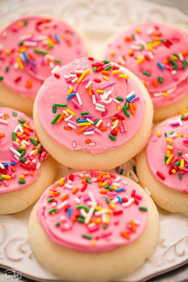 Soft Lofthouse Style Frosted Sugar Cookies {Copycat Recipe}