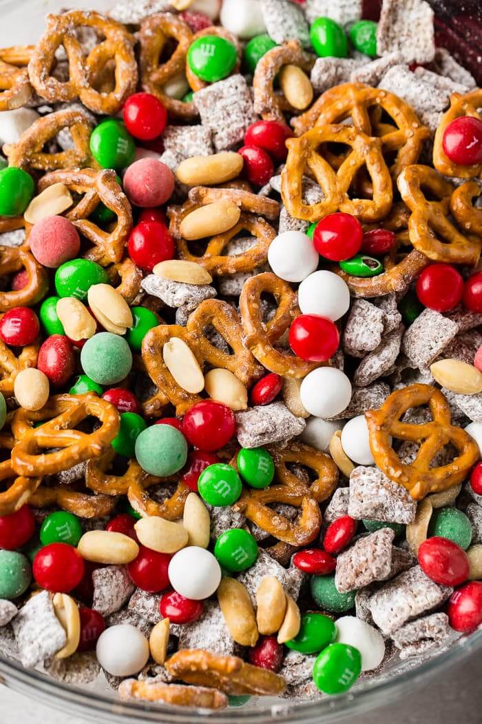 5-Minute Christmas Snack Mix