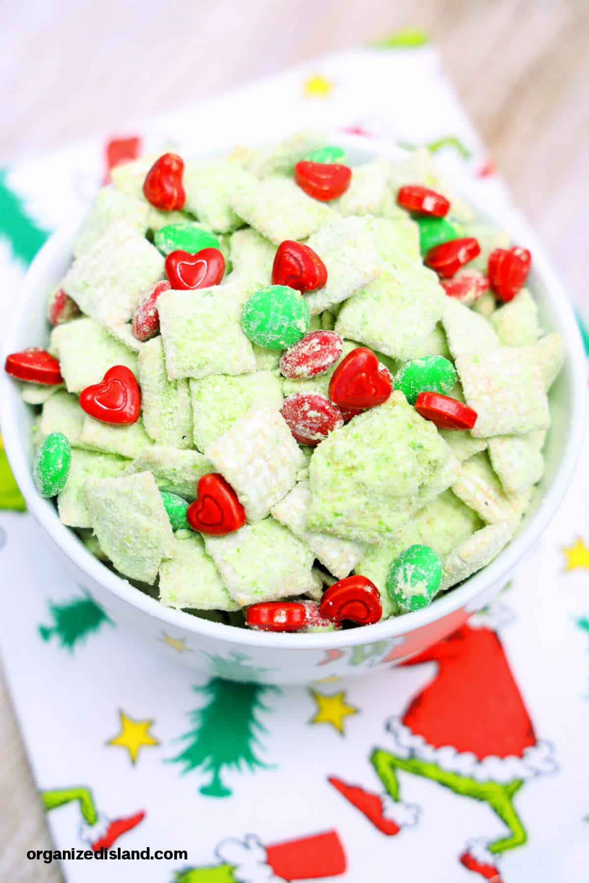 Grinch Muddy Buddies