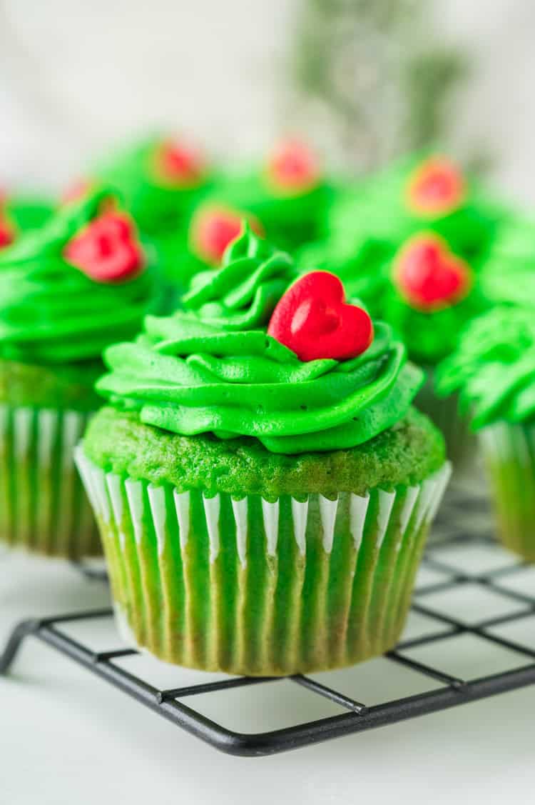 How To Make Easy Grinch Cupcakes With a Heart