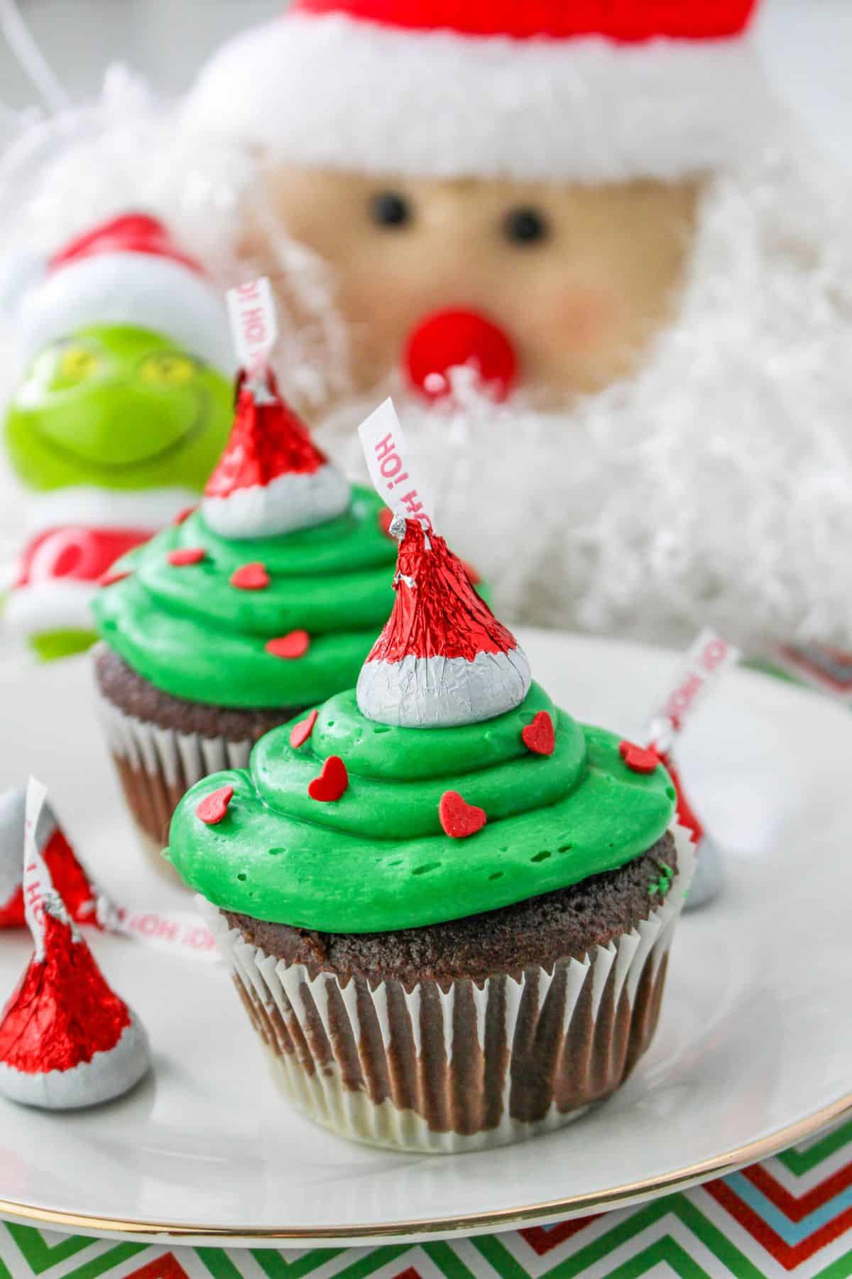 Super Easy Grinch Cupcakes