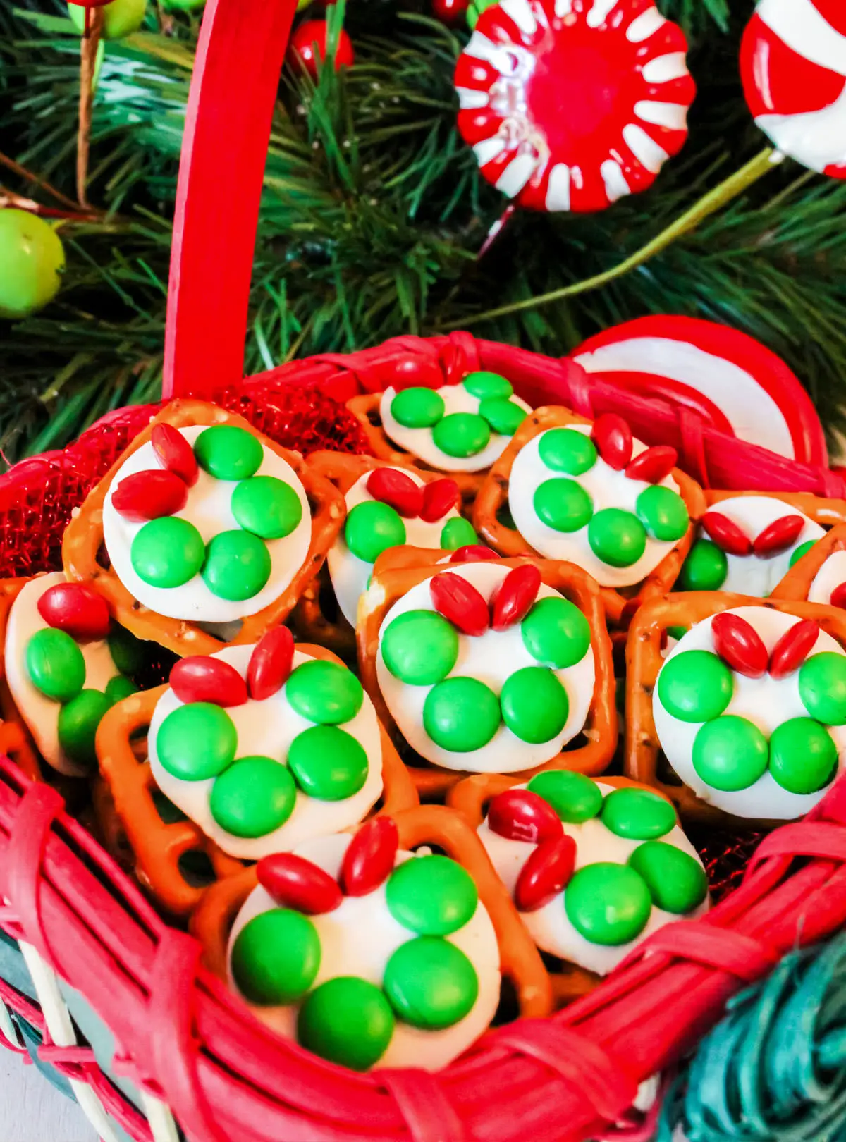 Christmas Wreath Pretzel Bites